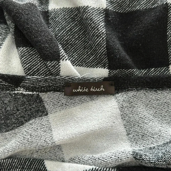 White Birch Buffalo Print Off Shoulder Sweater Sz S - Picture 4 of 5